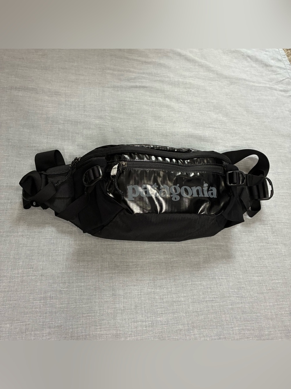 Patagonia Black Hole Waist Pack with Gloss Logo